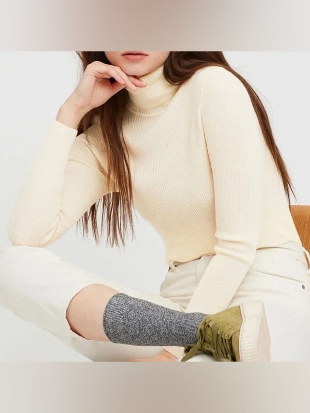⚪️UNIQLO CREAM WHITE COMFY TURTLE NECK⚪️